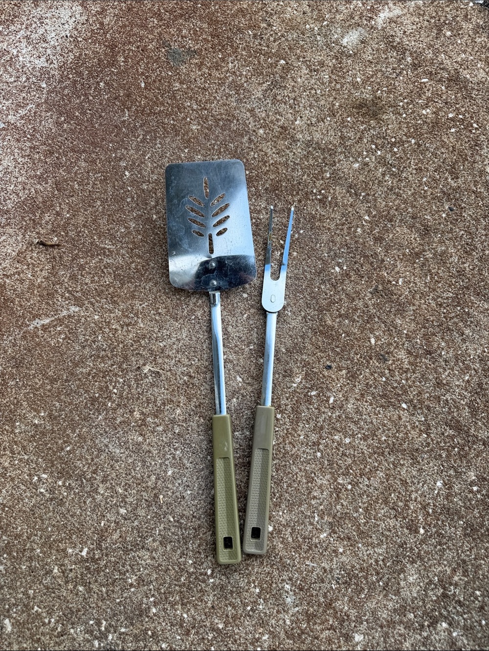 Vintage Olive Green Stainless Steel BBQ Spatula and Fork Set. GUC
